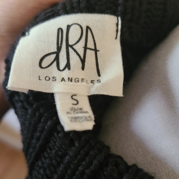 dRA sweater - Picture 3 of 3